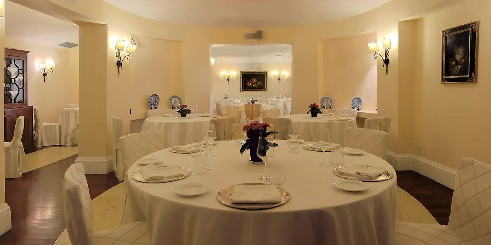 Hotel Federico II Central Palace パレルモ 4*,